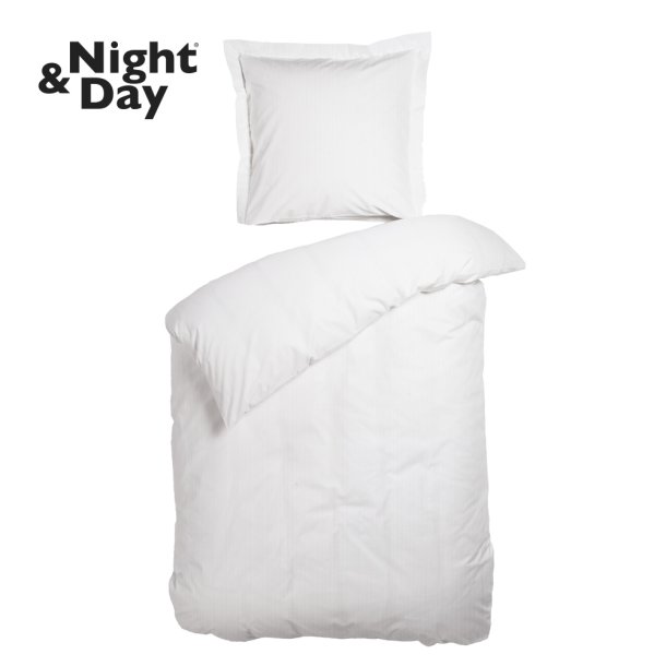Sengetj Raie White bomuldssatin 240x220 + 2 stk. pudebetrk 63x60 fra Night &amp; Day