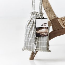 Senget�j �kologisk bomuldssatin Snooze Check Beige 140x200 og pudebetr�k 63x60 fra Night &amp; Day-TC300