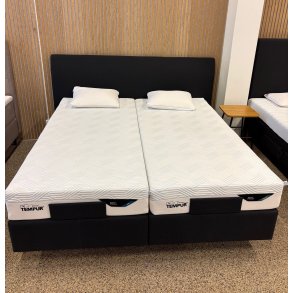 TEMPUR Spring Box Adjustable 180x200 cm. med Shape gavl - Prima SmartCool madrasser - udstillingsseng